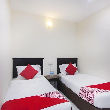 Oyo 91130 Hotel 91 Bukit Mewah Каджанг Екстериор снимка