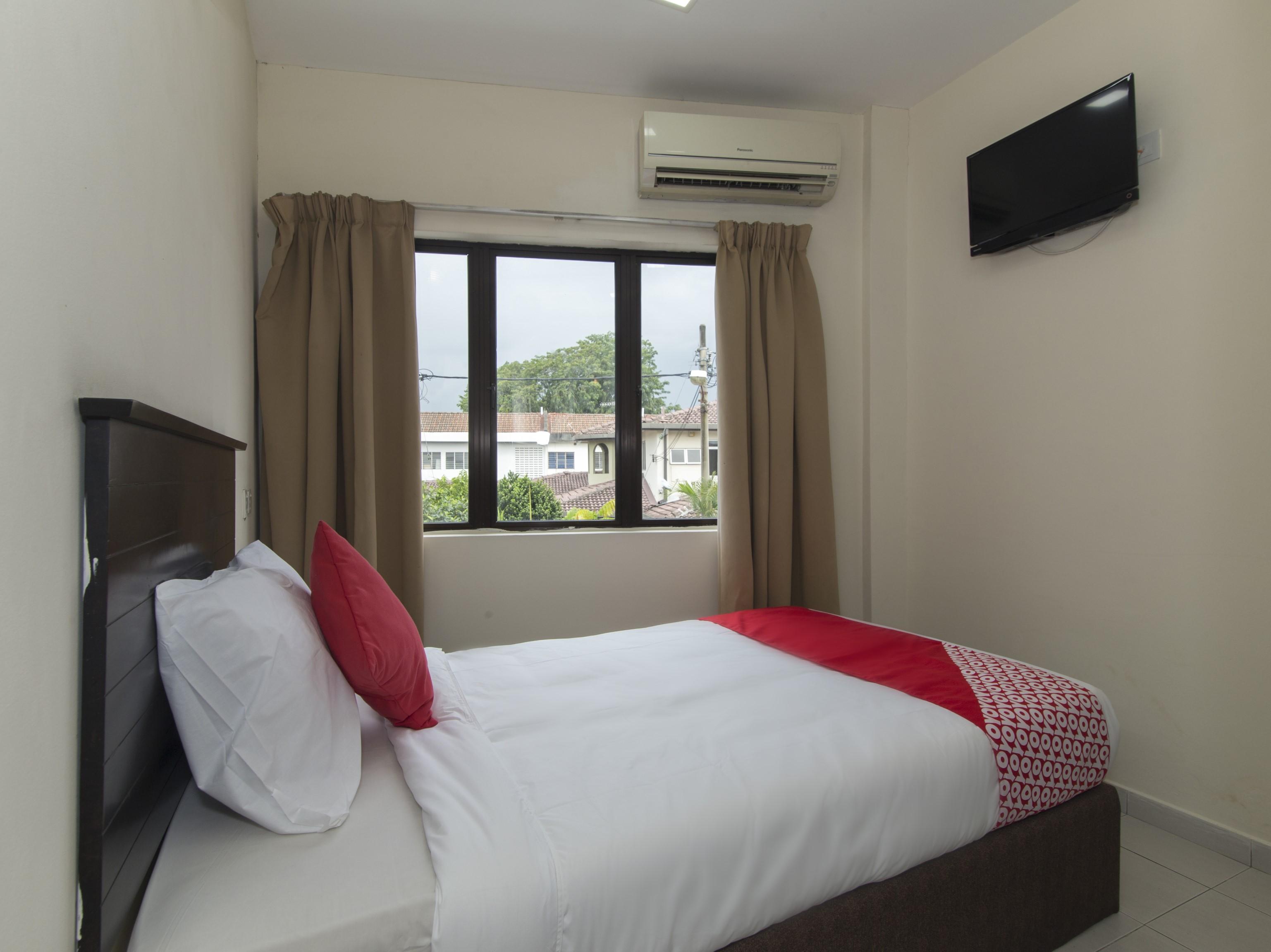 Oyo 91130 Hotel 91 Bukit Mewah Каджанг Екстериор снимка