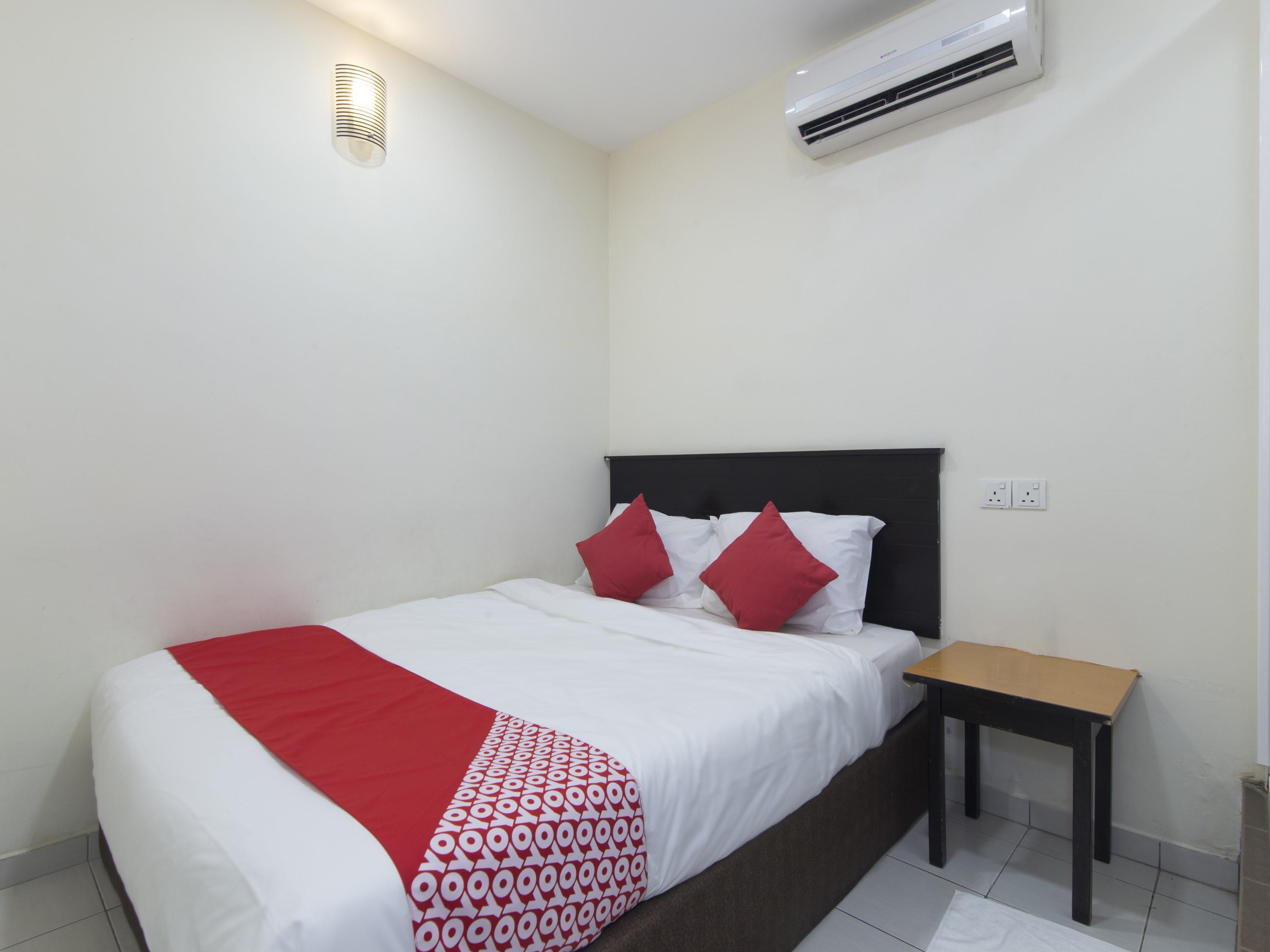 Oyo 91130 Hotel 91 Bukit Mewah Каджанг Екстериор снимка