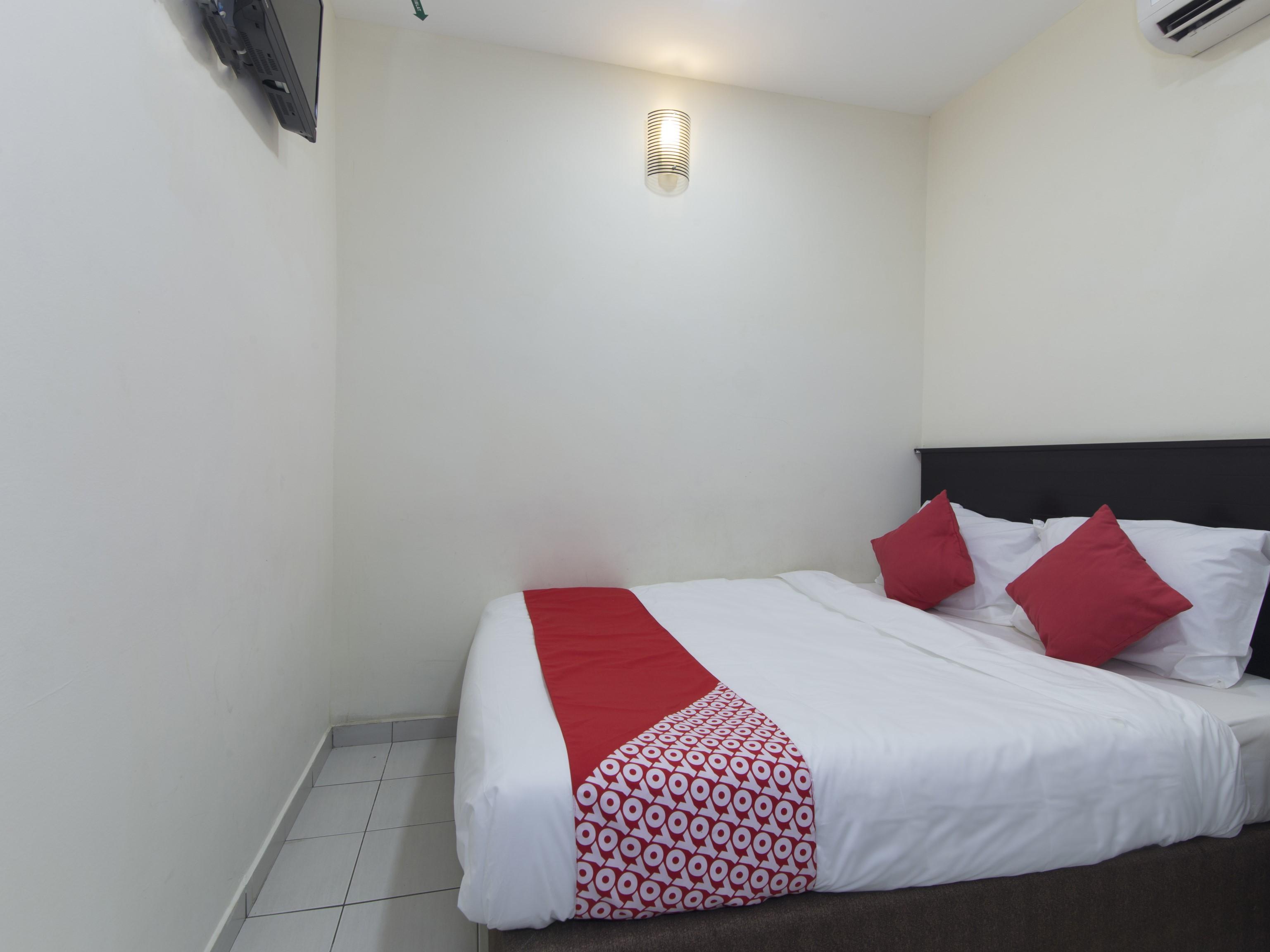 Oyo 91130 Hotel 91 Bukit Mewah Каджанг Екстериор снимка