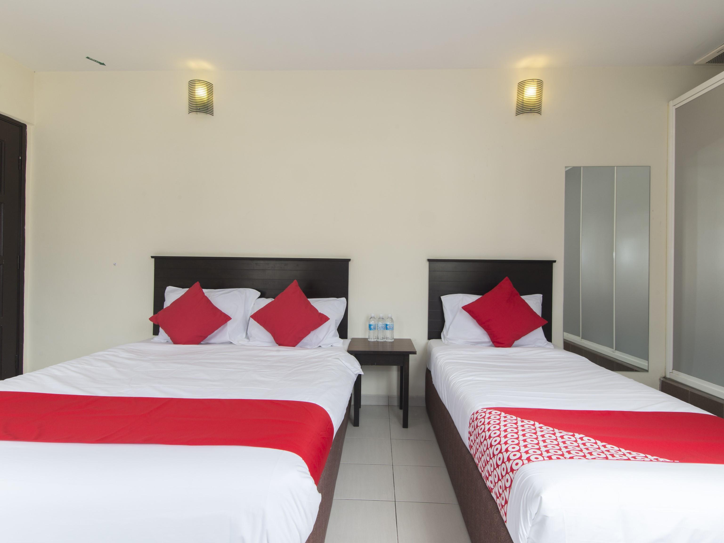 Oyo 91130 Hotel 91 Bukit Mewah Каджанг Екстериор снимка