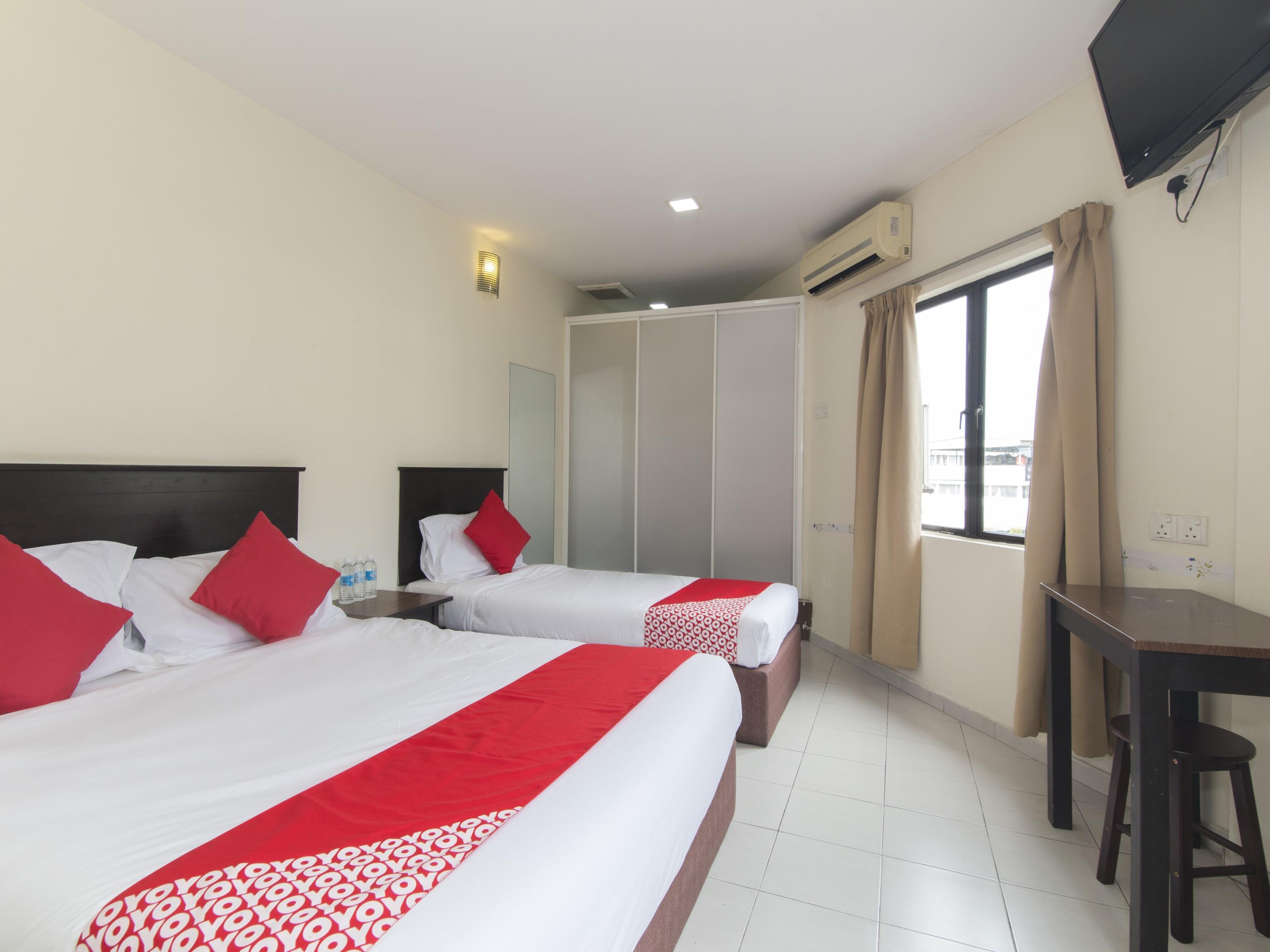 Oyo 91130 Hotel 91 Bukit Mewah Каджанг Екстериор снимка