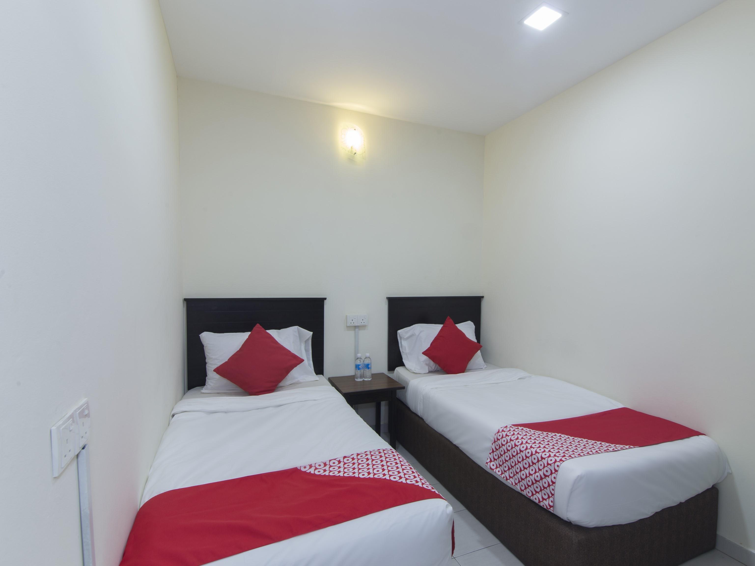 Oyo 91130 Hotel 91 Bukit Mewah Каджанг Екстериор снимка
