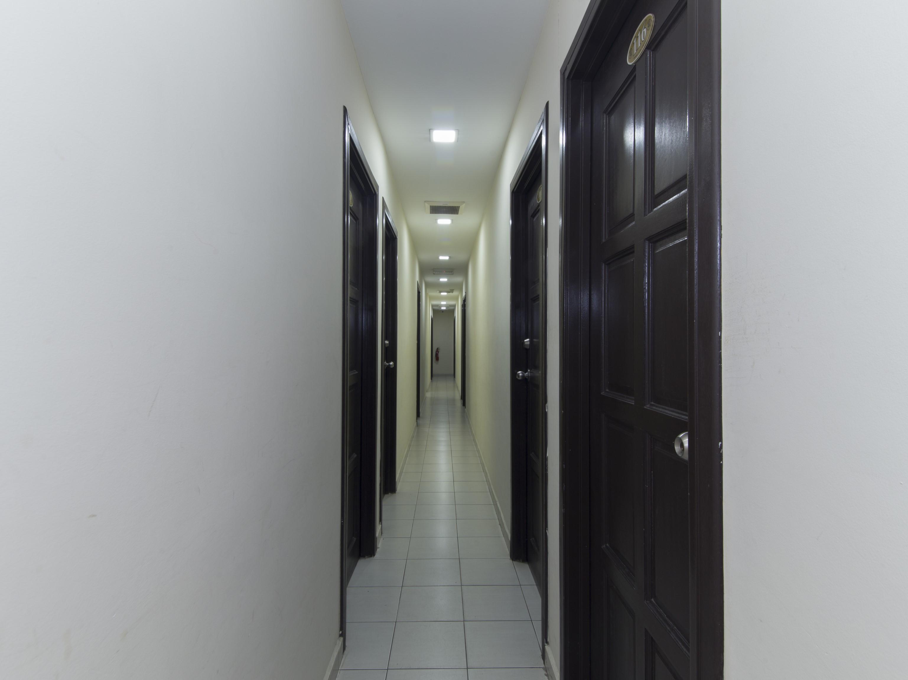 Oyo 91130 Hotel 91 Bukit Mewah Каджанг Екстериор снимка