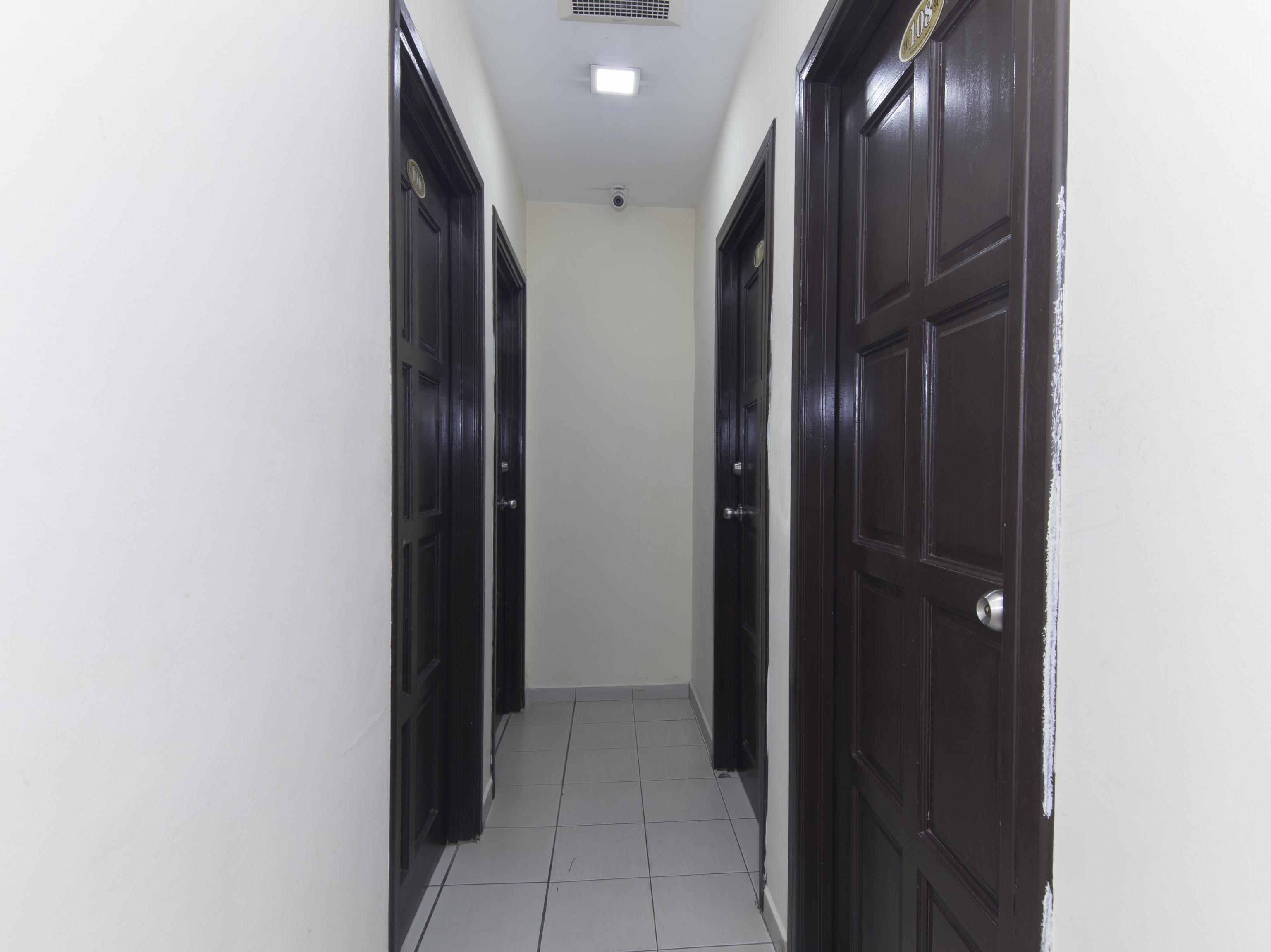 Oyo 91130 Hotel 91 Bukit Mewah Каджанг Екстериор снимка