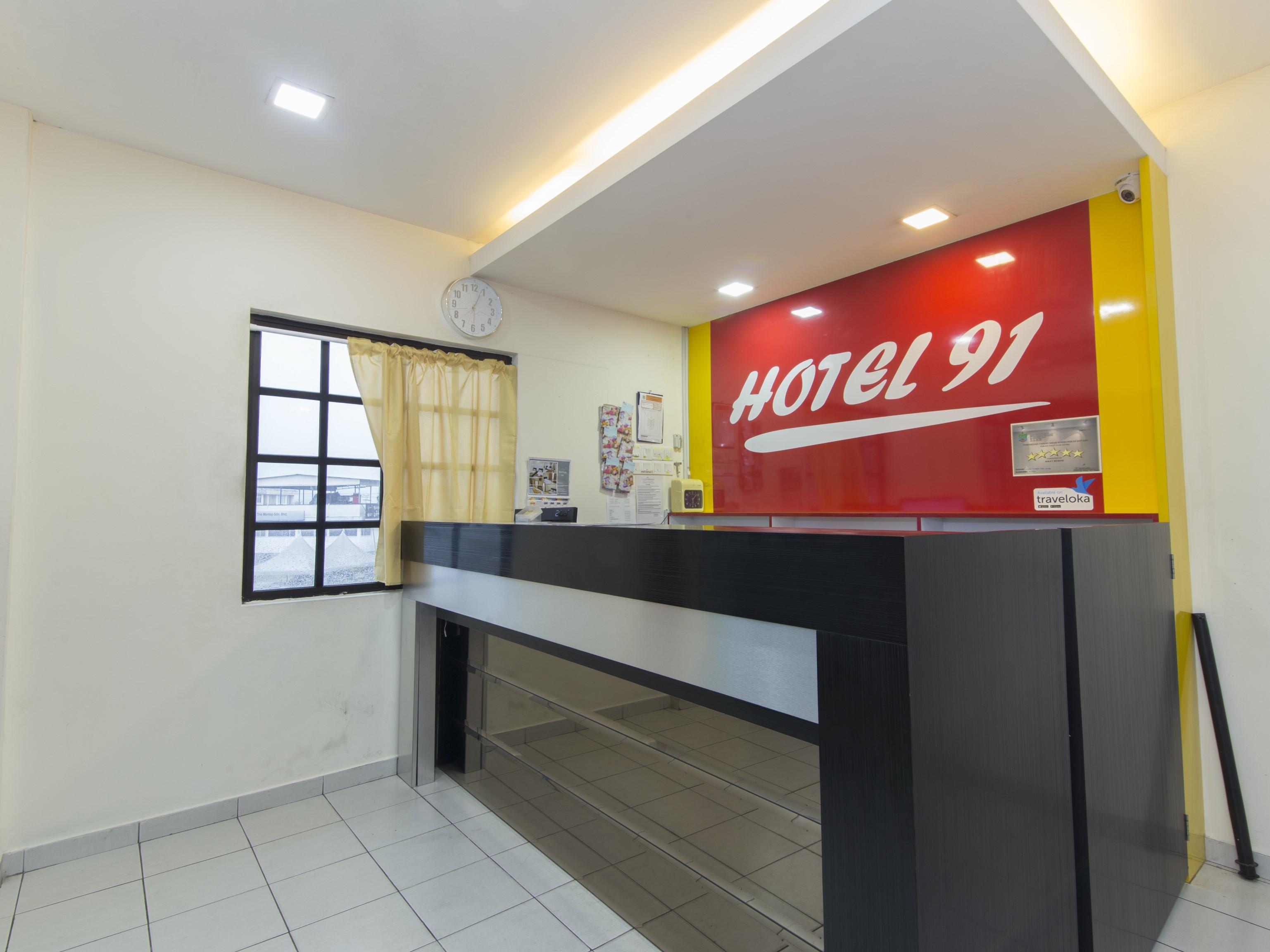 Oyo 91130 Hotel 91 Bukit Mewah Каджанг Екстериор снимка