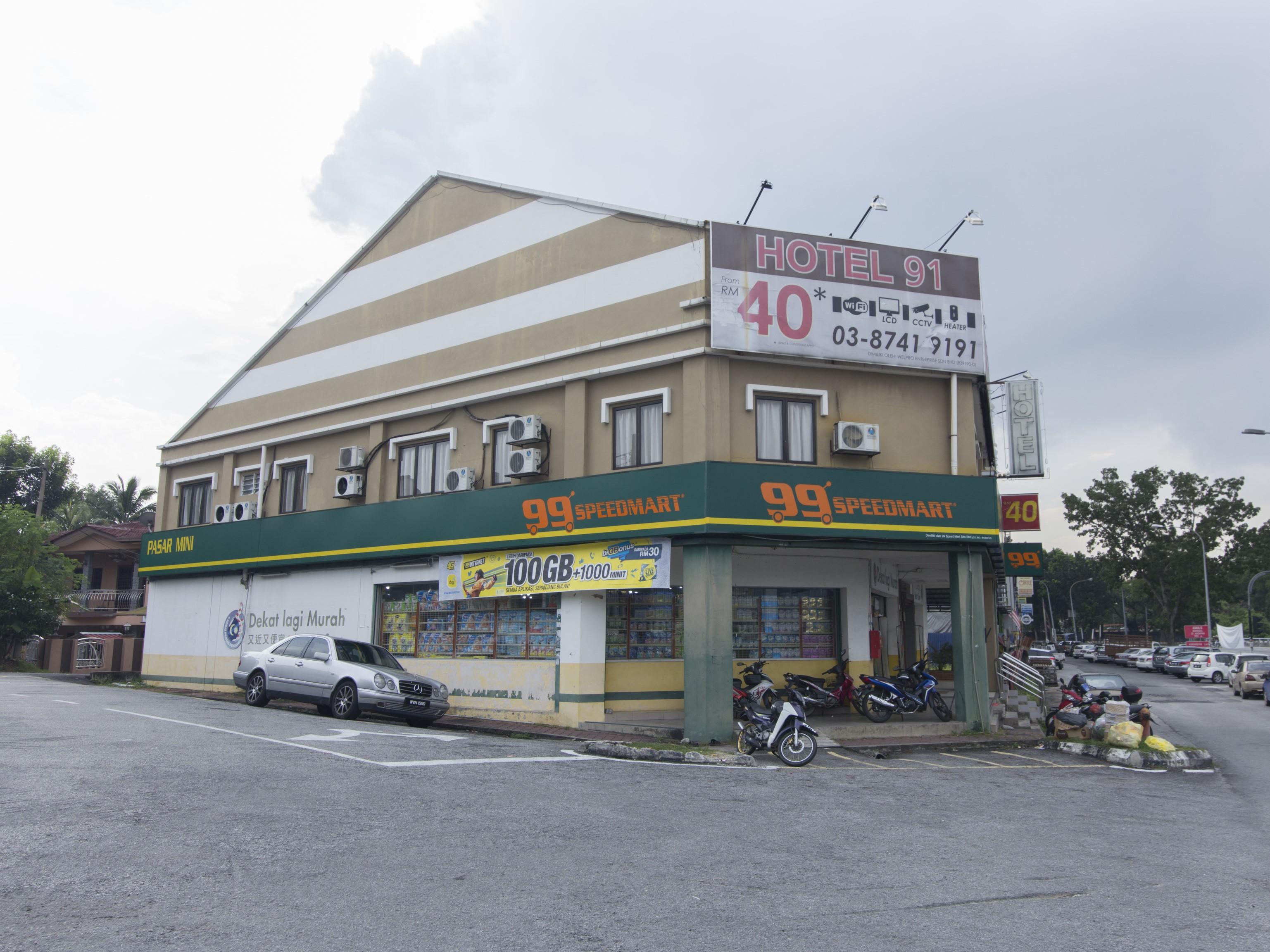 Oyo 91130 Hotel 91 Bukit Mewah Каджанг Екстериор снимка