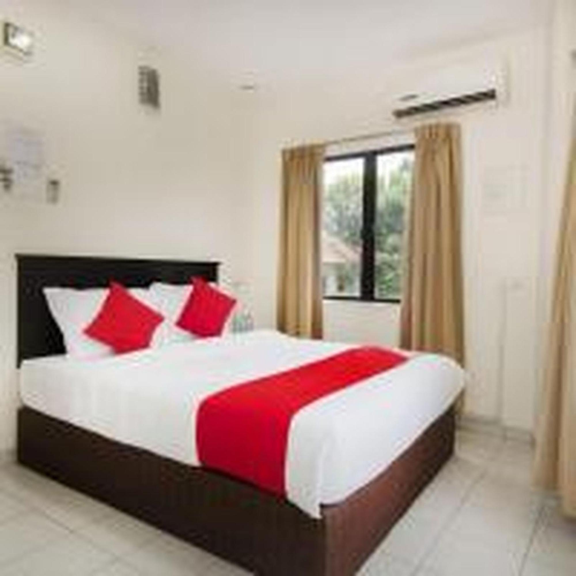 Oyo 91130 Hotel 91 Bukit Mewah Каджанг Екстериор снимка