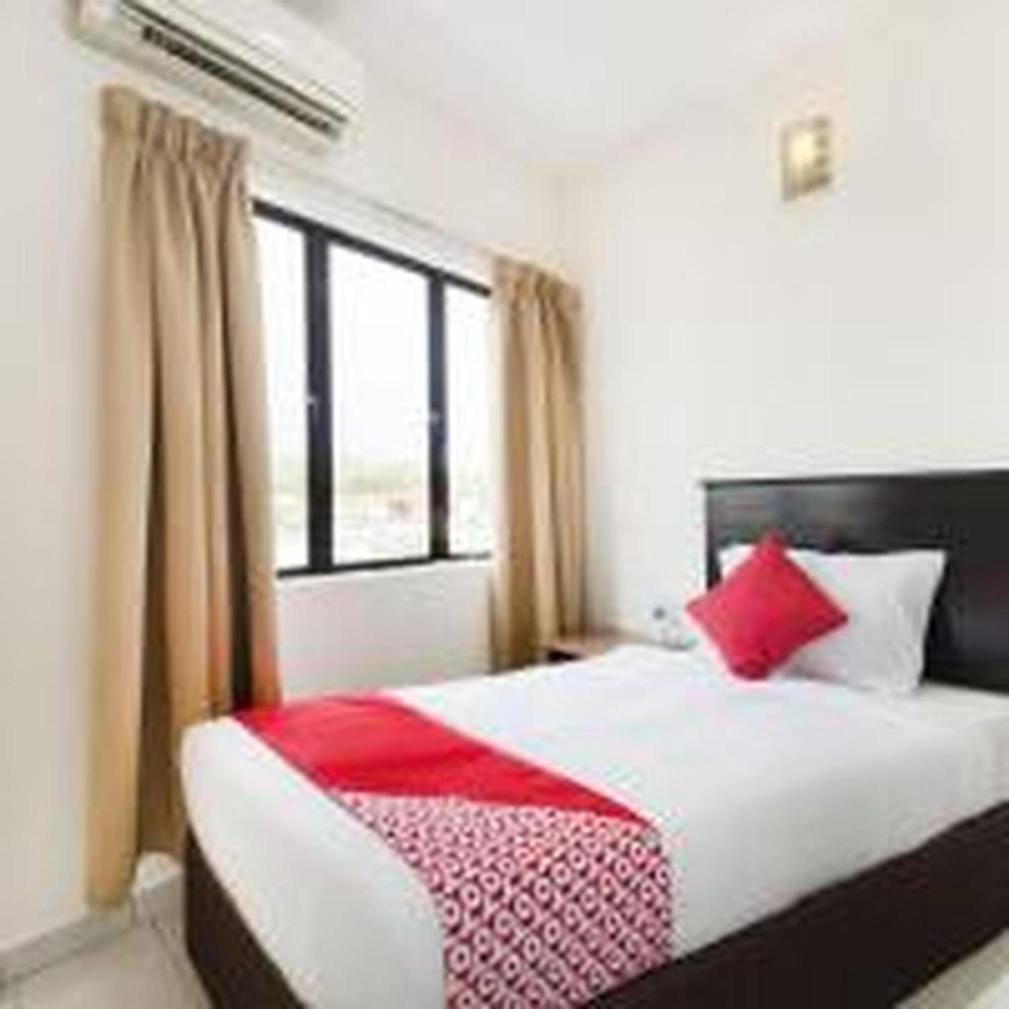 Oyo 91130 Hotel 91 Bukit Mewah Каджанг Екстериор снимка