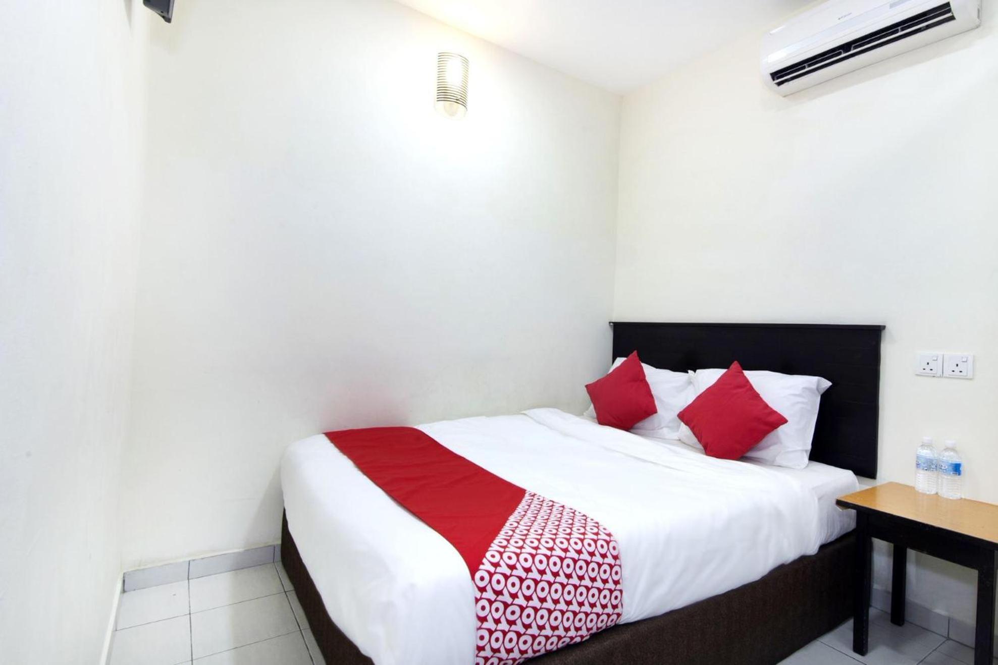 Oyo 91130 Hotel 91 Bukit Mewah Каджанг Екстериор снимка